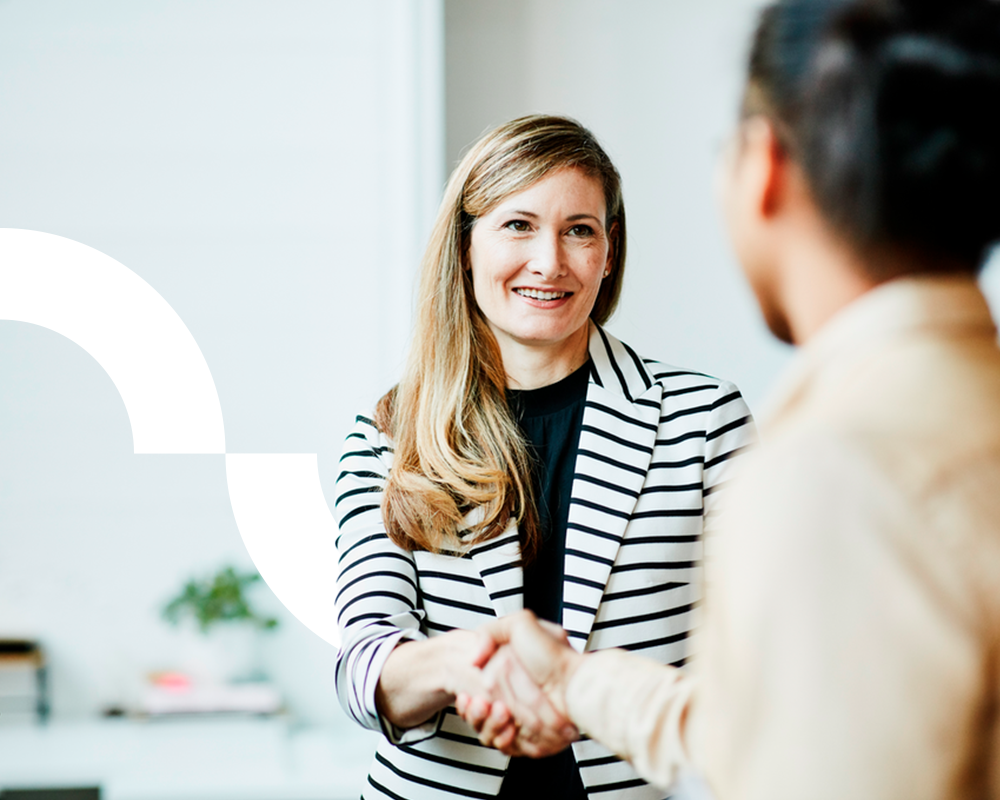 Momentum_handshake-businesswoman-curves-white.png